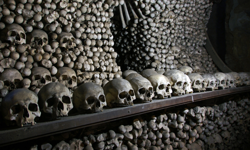 用人骨堆砌的聖地…黑死病患者和戰爭亡魂安眠的人骨教堂 人骨教堂、Sedlec Ossuary、布拉格、捷克、天主教