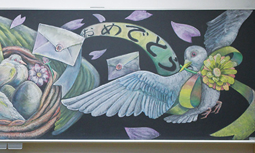 畫黑板畫到參加比賽！日本「黑板藝術大賽」第一名是...... 日本、黑板、藝術、學生、創作、比賽、手繪、畫畫、流行