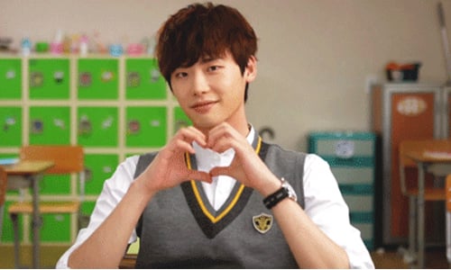 今天你要當校花還是校草？曼谷大學超開放服儀新規 泰國、校徽、曼谷大學、ladyboy、tomboy、性向、性別認同、知識殿堂、榮譽感   