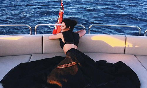 穿比基尼太沒創意啦！看看時尚It girl在海邊都穿什麼？ It girl、海邊、海灘、Taylor Swift、Lorde