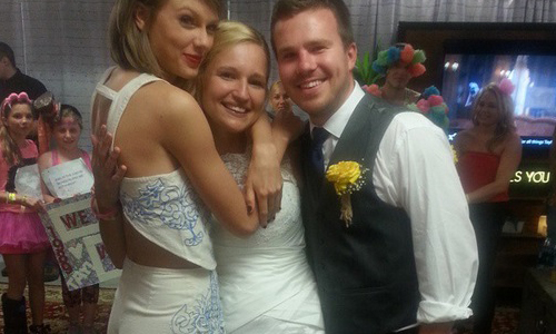 妞快報：「請泰勒絲見證我們的愛情！」泰勒絲送鐵粉夫婦的新婚禮物是….. 妞快報、泰勒絲、見證、愛情、結婚、鐵粉、死忠、粉絲、夫婦、新婚、禮物、後台、演唱會