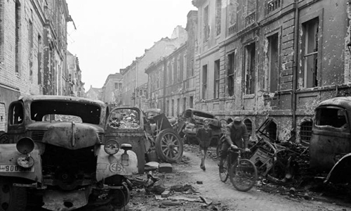 納粹政權倒下後的真實 希特勒與情婦自殺的元首地堡紀實攝影 德國、希特勒、紀實攝影、William Vandivert、紀錄