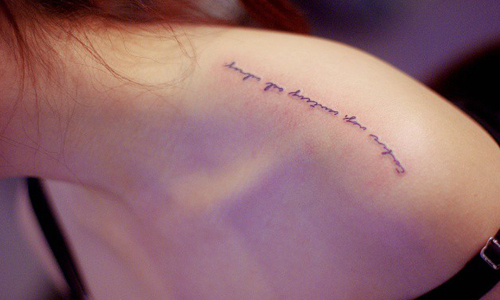 在身上寫一首詩！清新文藝的絕美字句刺青 文藝、女孩、絕美、字句、刺青