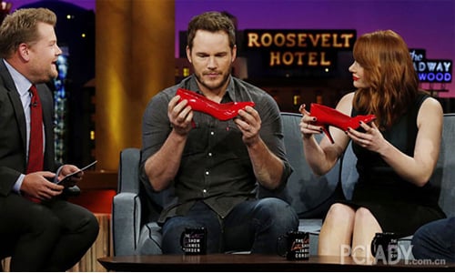 妞快報：有這麼好跑就是了！原來《侏羅紀》女主角腳上的鞋是..... 侏羅紀世界、高跟鞋、暴龍、女強人、Sam Edelman