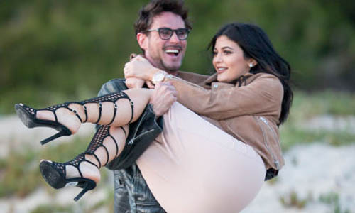 坐輪椅也要穿高跟鞋！沒人能夠阻止這7位女名人愛美的決心 高跟鞋、瘋狂、愛美、Christian Louboutin、金卡達夏