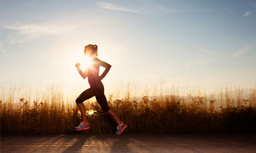 小心跑出小腿肌！正妹跑者教你慢跑後超簡易收操 跑步、收操、暖身、運動、減肥