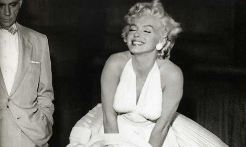 妞快報：肉色內褲洩春光！「緋紅女巫」搶鏡竟然來這招 妞快報、肉色、內褲、春光、走光