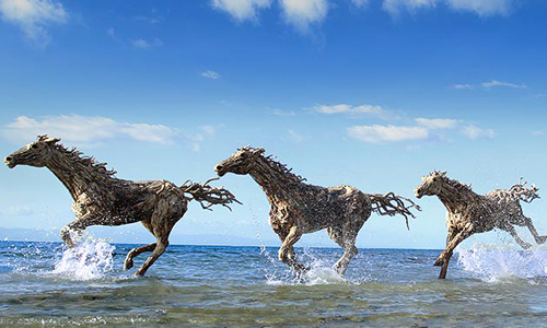 眼前就像有多匹馬在飛奔！木雕師的超逼真動物雕塑 James Doran-Webb、木雕、漂流木、雕塑、藝術