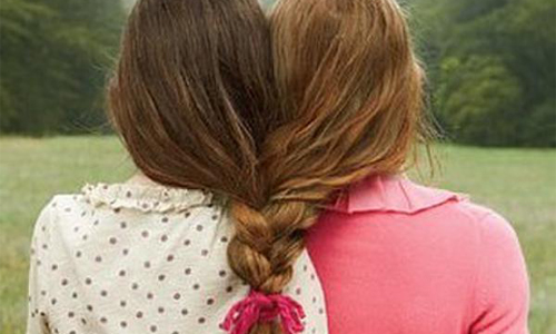 讓妳見色忘友還替妳開心！真正的好姐妹會原諒的9個行為 見色忘友、好姐妹、死黨、撞衫、訂婚、減肥、原諒、缺德