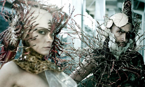 用冰冷機械包裝柔軟女體  病態美學與近未來並存的夢幻變裝舞會 Katarzyna Konieczka、波蘭、設計師、時尚、破壞、怪誕、獵奇、哥德、gothic、攝影師、宗教、崇拜、信仰崇拜