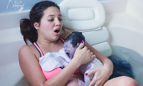 全程都沒有喊一聲痛？水中無痛分娩攝影集 Kathy Rosario、水中、分娩、攝影、麻醉