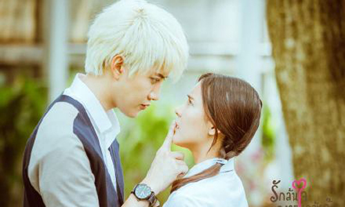 妞快報：直樹怎麼變金髮了？泰版《惡作劇之吻》預告甜滋滋釋出 直樹、惡作劇之吻、泰國版、淘氣小親親、浪漫滿屋