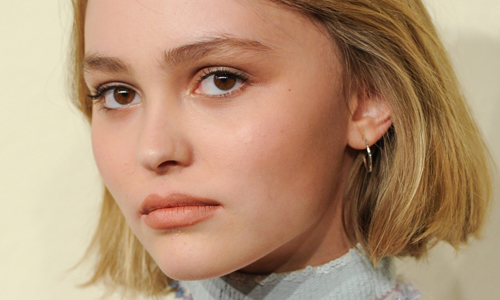 時尚界的新寵兒 ！星二代莉莉蘿絲戴普強勢進軍時尚圈 莉莉蘿絲戴普、香奈兒、強尼戴普、凡妮莎巴哈迪、Lily-Rose Depp