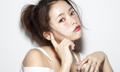 可以性感、也能可愛！連明星都大推的「血色感」腮紅 腮紅、血色感、血色、紅色、暈染