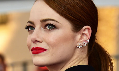 艾瑪史東：「好萊塢存有洗白文化」！那些飾演過其他種族的白人演員們 飛越情海、aloha、性別歧視、洗白、種族