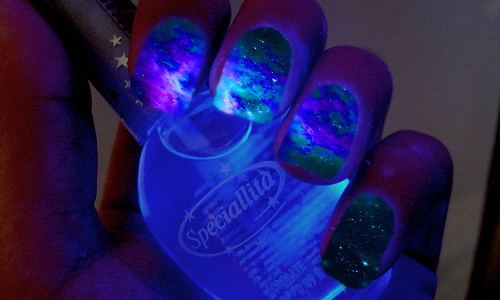 是宇宙！手指上出現神秘宇宙了！吸睛度100%超炫指彩 螢光、夜光、霓虹、指甲彩繪、指甲油