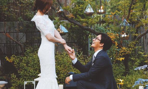 妞快報：「抱著既緊張又悸動的心！」 不老男神與小13歲嫩妻步入禮堂 裴勇俊、男神、朴秀珍、結婚、金秀賢、宋承憲