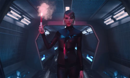 [友站新聞] 泰勒絲被抓包抄襲2NE1《Come Back Home》MV？ Pikicast玩翻世界、Bad Blood、鄉村小天后、泰勒絲、2NE1