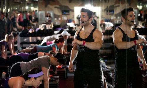 [友站新聞] 運動時我會比平常更覺得餓，但我朋友卻說運動降低她的食慾，這是怎麼一回事？ VOGUE、運動、吃更多、小點心、基礎代謝