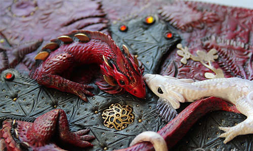 童話生物住在日記本上？軟陶藝術家在書本上打造奇幻國度 Aniko Kolesnikova、奇幻、軟陶、日記、龍