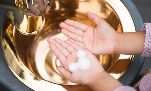 米奇就在我的手掌心！迪士尼把洗手乳泡泡變成米奇了 海洋、迪士尼、日本、米奇、洗手乳、泡泡、樂園