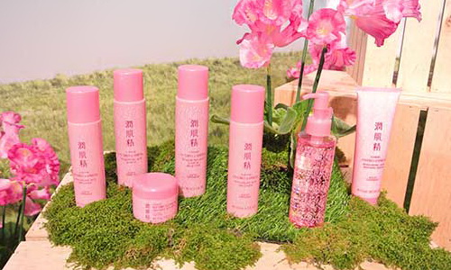 妞直擊：肌膚變得好挑嘴，保養品一直無法順利吃進去怎麼辦？ 潤肌精、KOSE、AYURA、保養、保養品、化妝品、美妝品、妞直擊、記者會、新品、好皮膚、肌膚、好膚質、肌膚糾結、地黃、玻尿酸、漢方保養、和漢保養、中藥、保濕、美白、導入液、妝前保養