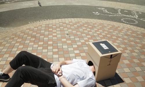 羞恥Play的最高境界在這裡！日本超有事「一人電影院」有望量產 一人電影院、solo theater、電影院、募資、有事、日本、發明、破天荒、最高境界、境界、羞恥、羞恥play、公園、好笑