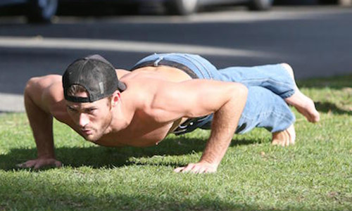 確定要這麼大方讓我們看爽爽？整個世界都是這5位男星的健身房 健身、健身房、養眼、肌情、壯、史考特伊斯威特、Scott Eastwood、凱蘭魯茲、Kellan Lutz、派屈克史瓦辛格、Patrick Schwarzenegger