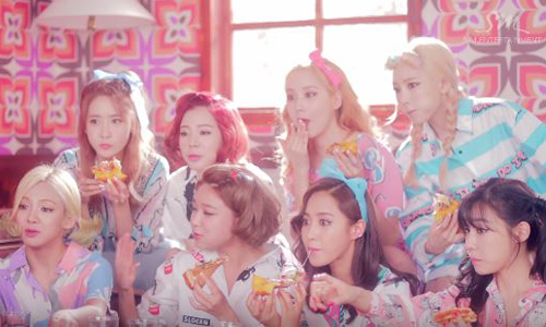 妞快報：少時MV出包拼錯字 網友：「怎麼不去請教美籍的Tiffany呢？」 少女時代、MV、Lion Heart、拼錯字、Girls' Generation