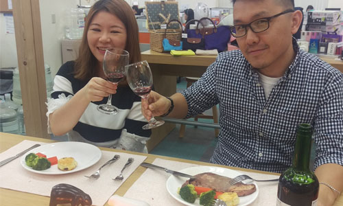 [新聞稿] 情人「劫」倒數計時！還在煩惱禮物怎麼選？七夕怎麼過？  friDay購物分析送禮新趨勢：男愛智慧3C、女喜美體家電  Speed Dating型男兩性專家分享：暖男夯，居家手做情人餐當道 friDay購物、情人節、七夕愛個購、非誠勿擾、商機、甜蜜