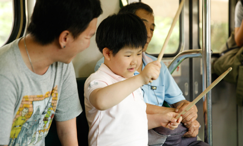 妞特企：幸福的秘密關鍵是...？看完超催淚23分鐘紀錄片就知道！ 小小鼓手、幸福、夢想、紀錄片、催淚、溫馨、感動、四分衛
