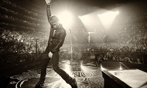 妞快報：情人節大驚喜！邦喬飛中文獻唱〈月亮代表我的心〉 妞快報、情人節、七夕、驚喜、邦喬飛