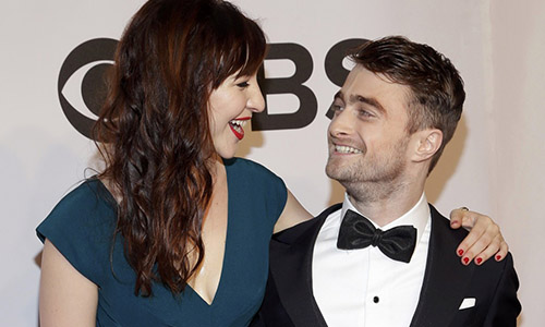 你非穿高跟鞋不可嗎？6對藝人情侶檔證明和高個女孩交往好辛苦 身高差、高個、矮個、妮可基嫚、Nicole Kidman、蘿西杭廷頓、貝哈蒂普林斯露、莎莉賽隆、長短腳