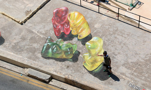 [友站新聞] 走在路上遇到了繽紛色彩果凍熊的話…? pikicast、taiwan、繽紛、色彩、果凍熊、馬耳他共和國、3D、繪圖、Leon Keer