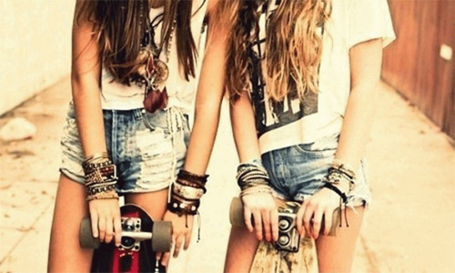 從牽手上廁所到一起聊媽媽經！女人友情的變化史 女人、友情、中學、大學、職場、家庭