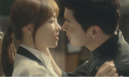 浪漫的重點就是霸道！6種少女會買單的吻戲 吻、吻戲、強吻、壁咚、少女心