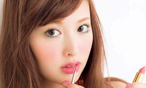 狂擦護唇膏反而更乾？水潤嘴唇養成的保養注意事項 嘴唇、護唇膏、保養、乾裂、脫皮