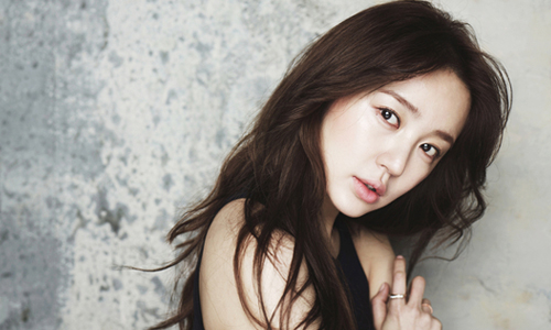 妞快報：拿下第一名的作品竟傳是抄襲來的？尹恩惠遭控剽竊設計師作品 尹恩惠、女神的新衣、抄襲、中國、設計師、作品、宮野蠻王妃、第一名、尹春浩