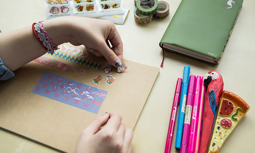 妞特企：想要成為辦公室萬人迷？你一定要有的6項小秘訣盤點 辦公室、萬人迷、文具、零食、急救包