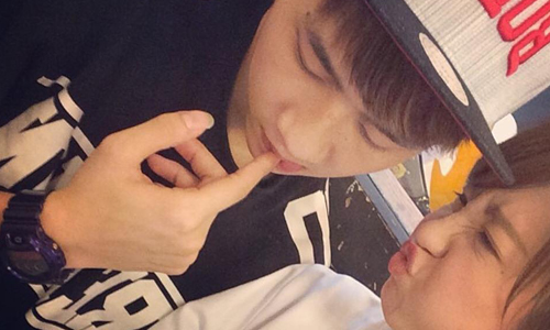 妞快報：一個出賣瑤瑤兼放閃的節奏？金陽這樣做網友直呼萌炸 妞快報、瑤瑤、手扶梯、跳舞、網友