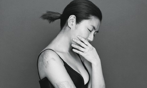 妞快報：Selina自信素顏秀火吻傷疤！網友大讚：「美得很強大」 Selina、任家萱、傷燒、疤痕、雜誌