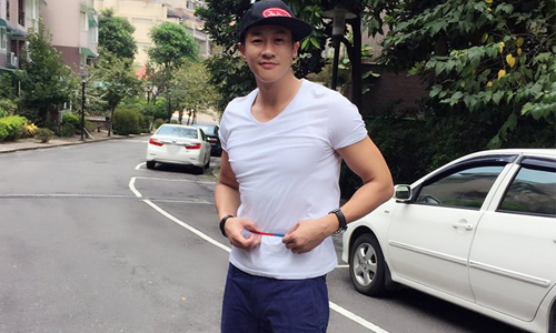 妞快報：苦守8年深情凝望？何潤東40歲生日女友秘密現身 何潤東、女友、曝光、生日、打球