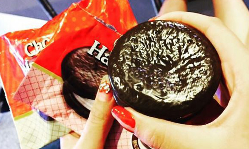 視覺詐欺再一發！韓國超逼真「巧克力派護手霜」強勢佔領你的包包 초코파이핸드크림、더샘、the SAME、韓國、巧克力派護手霜