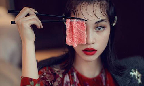 吃個涮涮鍋也被她搞得好時尚  攝影師鏡頭下「進擊的水原希子」 陳漫、水原希子、進擊的水原希子、紅秀、Grazia