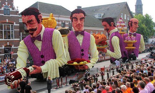 根本是「進擊的巨人服務生」？！荷蘭超強大花車遊行精彩回顧 荷蘭、花車、遊行、Bloemencorso Zundert、盛會、巨大、作品、創意、驚人、藝術