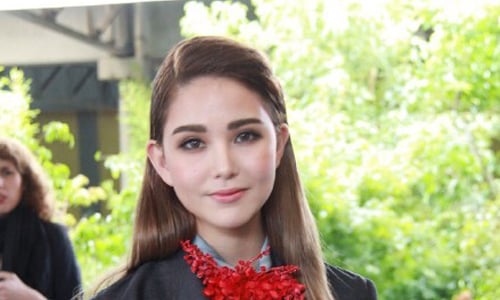 妞快報：生完兩個月這身材想逼死誰！辣媽昆凌帥氣現身米蘭時裝周 昆凌、周杰倫、米蘭、時裝周、小周周