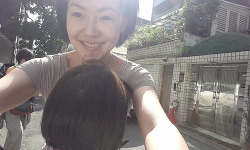 妞快報：小S摔傷後再度挑戰騎腳踏車 笑稱：「內心演了一部勵志片！」 小S、摔車、受傷、破相、騎腳踏車、女兒、流血、妞快報