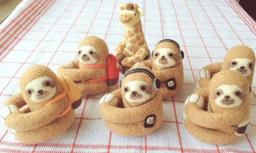 樹懶爬上我的耳機線啦！日本療癒系手作羊毛氈別針 nanacoma、日本、羊毛氈、手作、Instagram