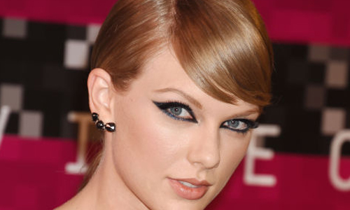 屁屁被摸還要被粉絲告？名人躺著也中槍的挨告事件簿 泰勒絲、Taylor Swift、蜜拉庫妮絲、Mila Kunis、碧昂絲