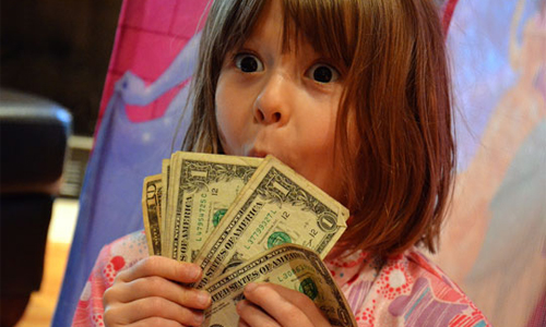 看起來快樂的大人好像都很有錢？小萌孩的成功價值二選一 快樂、成功、價值觀、空虛、A plus